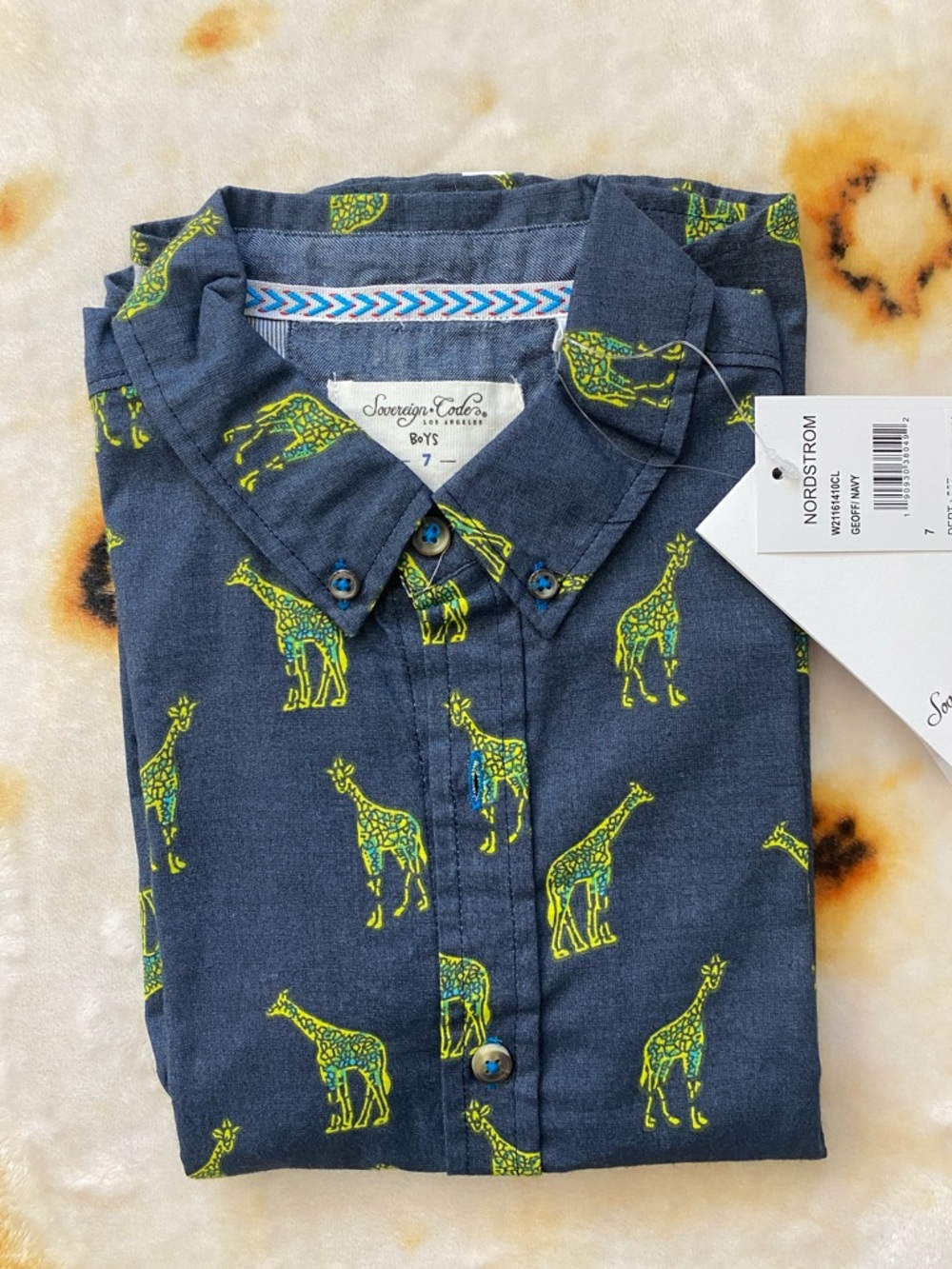 🦒 NWT Sovereign Code Short Sleeve Button Down Giraffe Print Shirt, Boys 7 - Picture 7 of 7